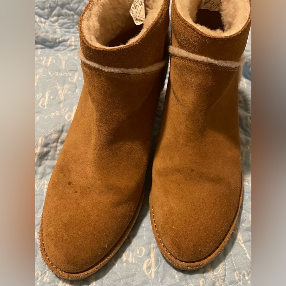 Uggs camel booties